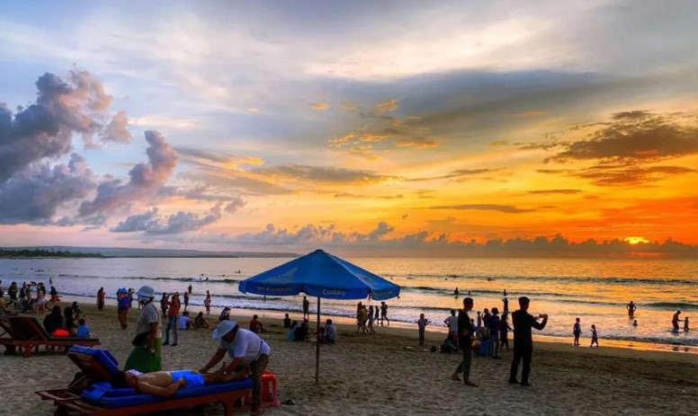 Wisata di Pantai Kuta Bali